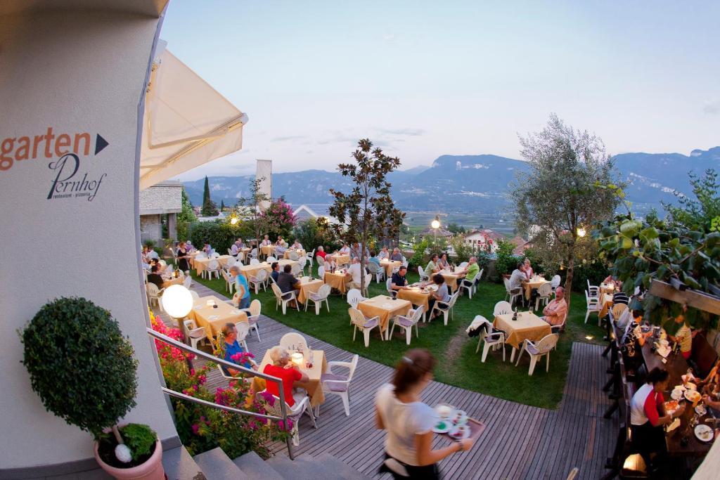 Hotel Residence Pernhof Termeno Exterior photo