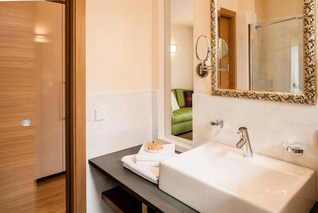 Hotel Residence Pernhof Termeno Exterior photo